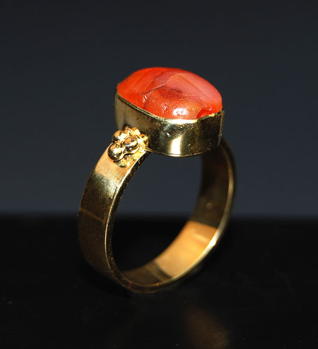 A "good luck" Egyptian Carnelian scarab set in 18K gold ring, New Kingdom ca 1550-1069BC