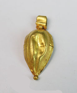 A Hellenistic gold teardrop pendant ca 2nd - 1st century BC