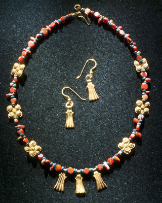 A Gold, Agate & Faience bead Necklace & Earrings, Achaemenid Period, Persia, ca 550 - 300 BC