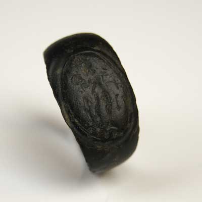 A Roman bronze ring of Herakles, ca 1st century BC