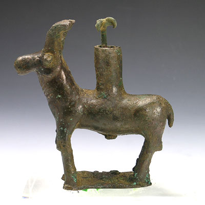 A West Central Asian bronze cosmetic container, early 1st millenium BC.
